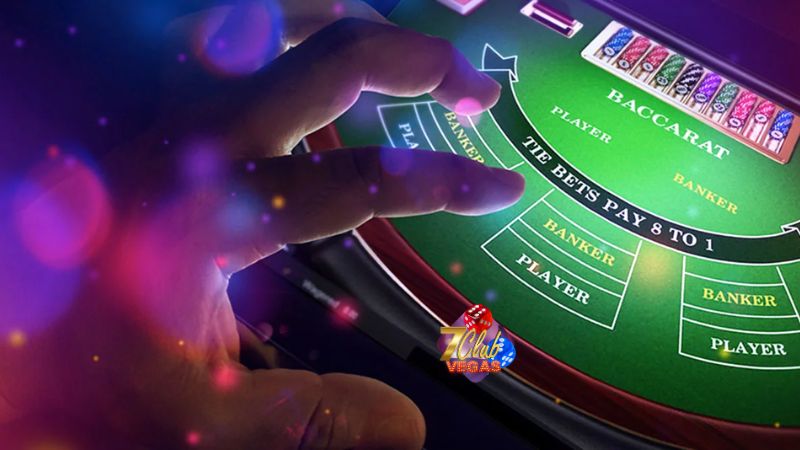 Game bài Baccarat yêu cầu game thủ đặt cược vào tụ có tổng điểm 2 lá bài gần 9 nhất